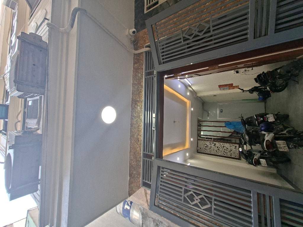 CỔ NHUẾ - NHÀ ĐẸP 2 THOÁNG -GẦN Ô TÔ TRÁNH- GẦN NHIỀU TIỆN ÍCH.